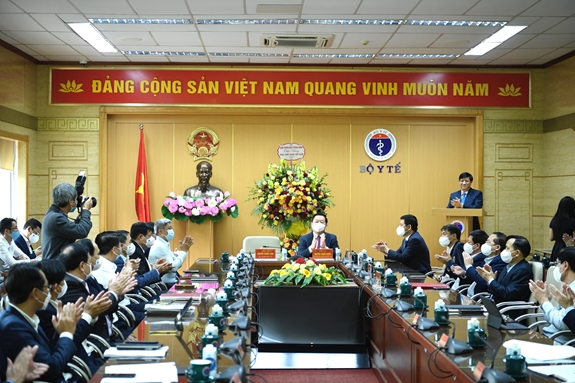 Journée des médecins vietnamiens Nguyen Trong Nghia formule ses voeux